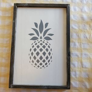Pineapple wall decor